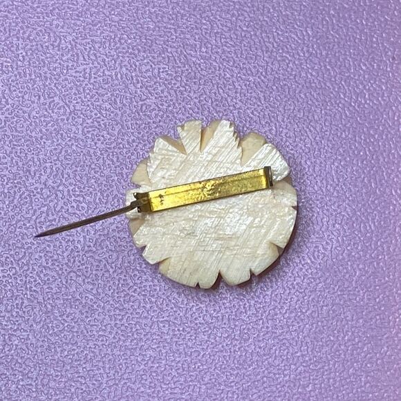 💛 Vintage Carved Bone Rose Flower Brooch - Picture 4 of 5